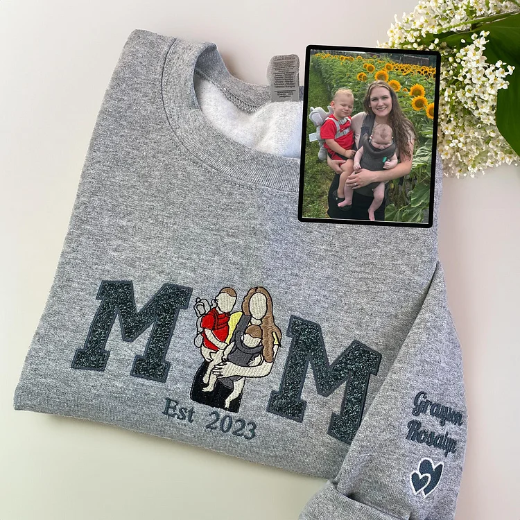 Personalized MOM Embroidered Family Photo Glitter T-shirt Sweatshirt