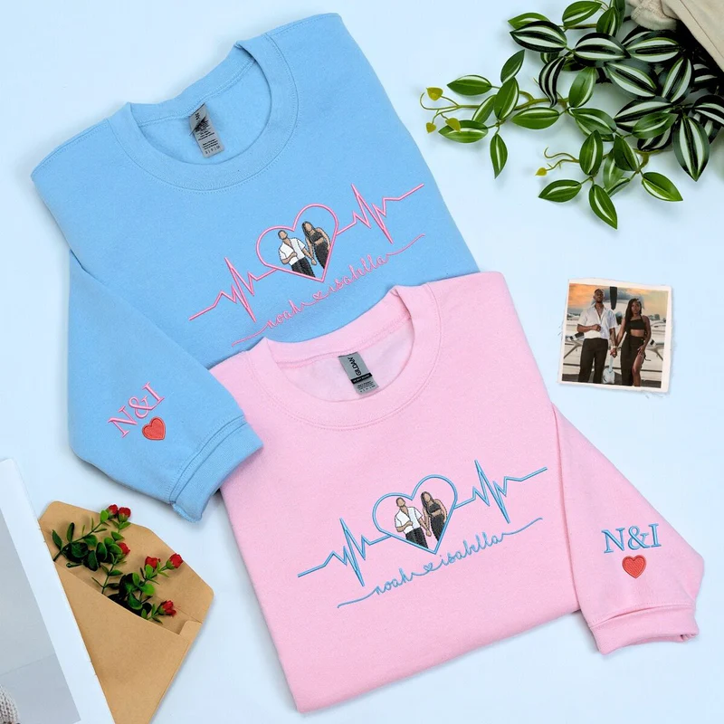 Forlovever Customized Couple's Heart-Fluttering Moment Embroidered Sweatshirt