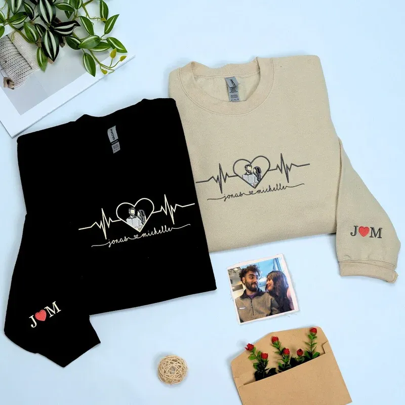 Forlovever Customized Couple's Heart-Fluttering Moment Embroidered Sweatshirt