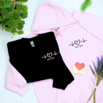 Forlovever Customized Couple's Heart-Fluttering Moment Embroidered Sweatshirt