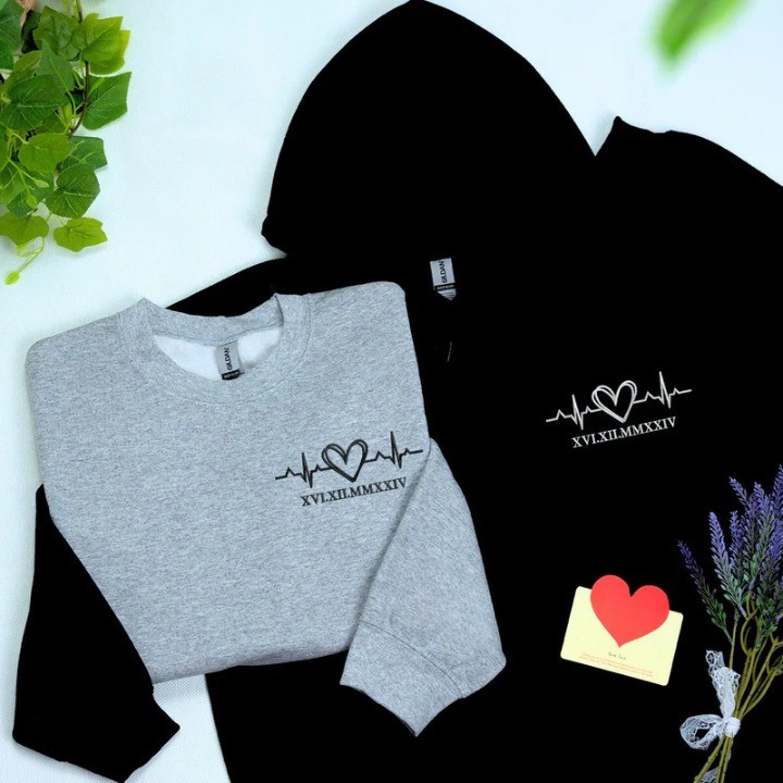 Forlovever Customized Couple's Heart-Fluttering Moment Embroidered Sweatshirt