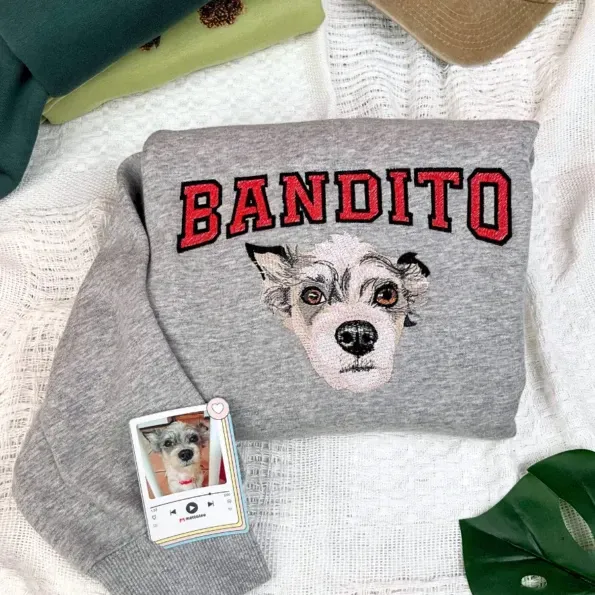 Custom Embroidered Pet Portrait T-Shirt – Personalized Dog or Cat Lover Gift – Pet Mom/Dad Sweatshirt