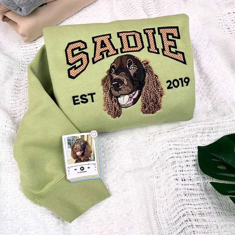 Custom Embroidered Pet Portrait T-Shirt – Personalized Dog or Cat Lover Gift – Pet Mom/Dad Sweatshirt