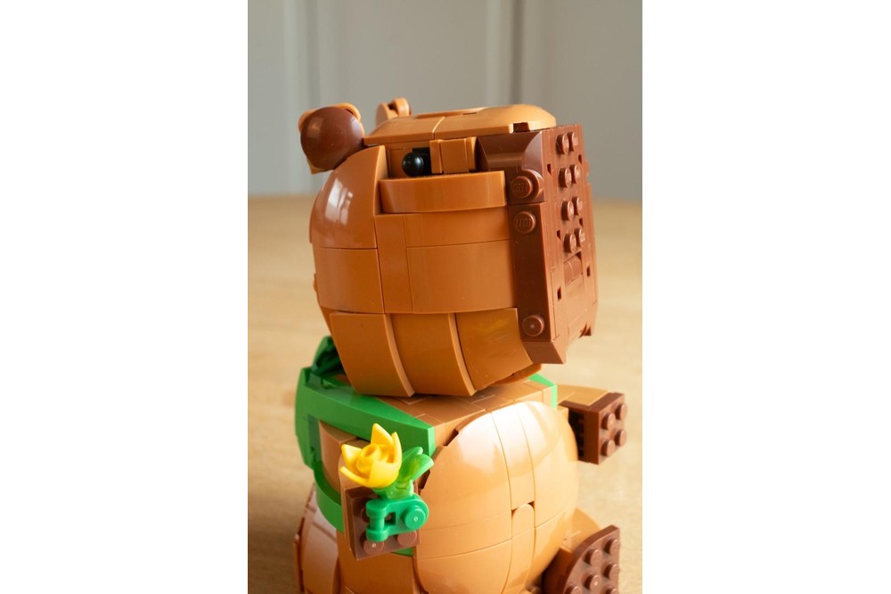 Custom MOC-250470 Cute Capybara Backpacker Companion Toys Building Blocks Set 912 Parts