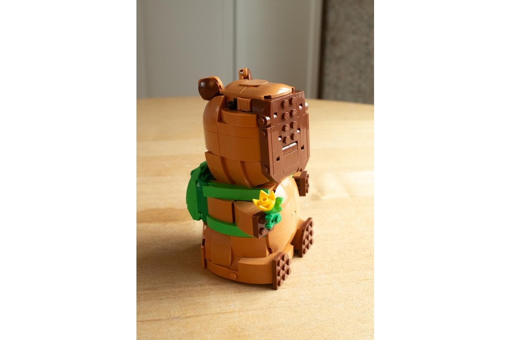 Custom MOC-250470 Cute Capybara Backpacker Companion Toys Building Blocks Set 912 Parts