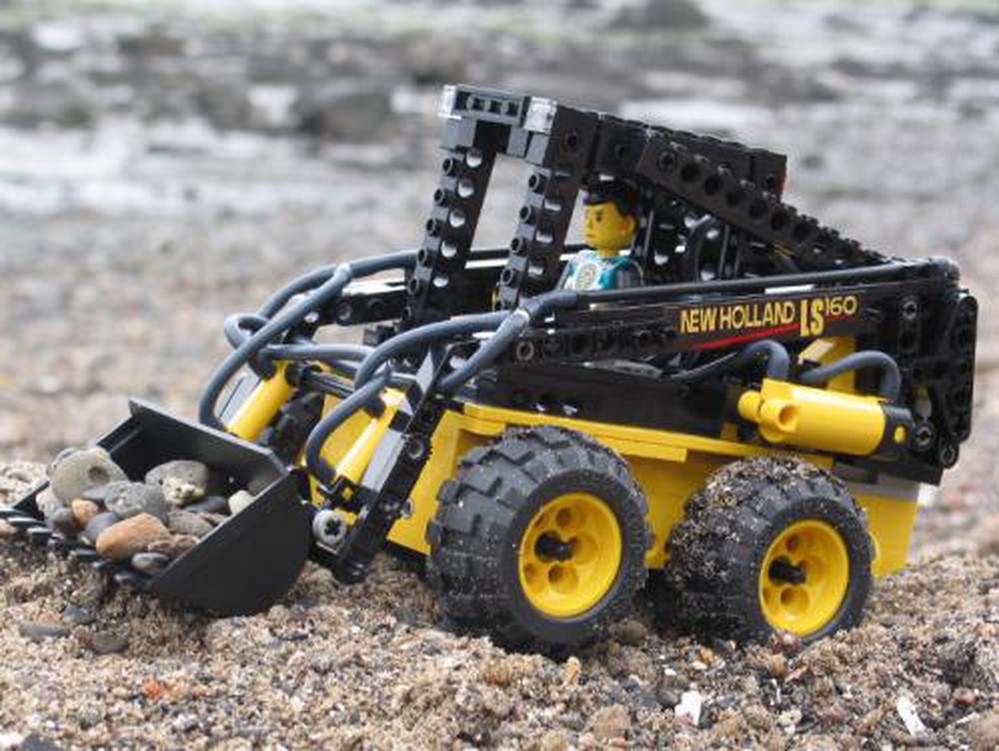 MOC-1068 Skid Steer Loader (Pneumatic Bobcat) with Power Functions  617 Pieces