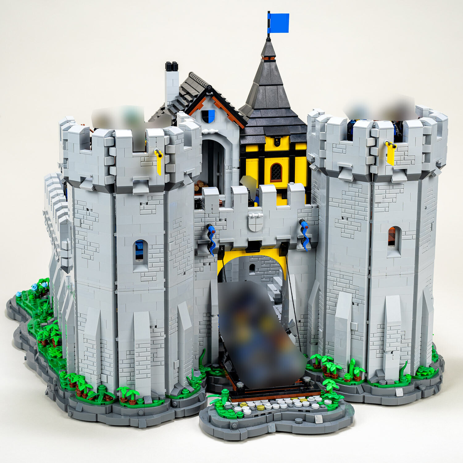 MOC-113847 Classic Castle with Detailed Exteriors & Interiors 10913 Parts-ZITIANYOUBUILD