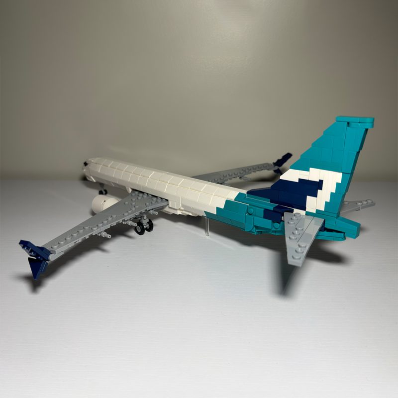 MOC-244355 1/100 Scale Boeing 737 MAX 8 Westjet Livery Building Blocks Set (723PCS)