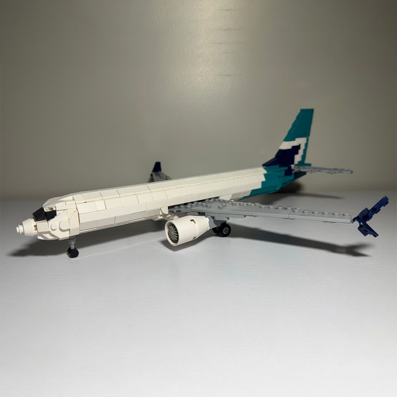 MOC-244355 1/100 Scale Boeing 737 MAX 8 Westjet Livery Building Blocks Set (723PCS)