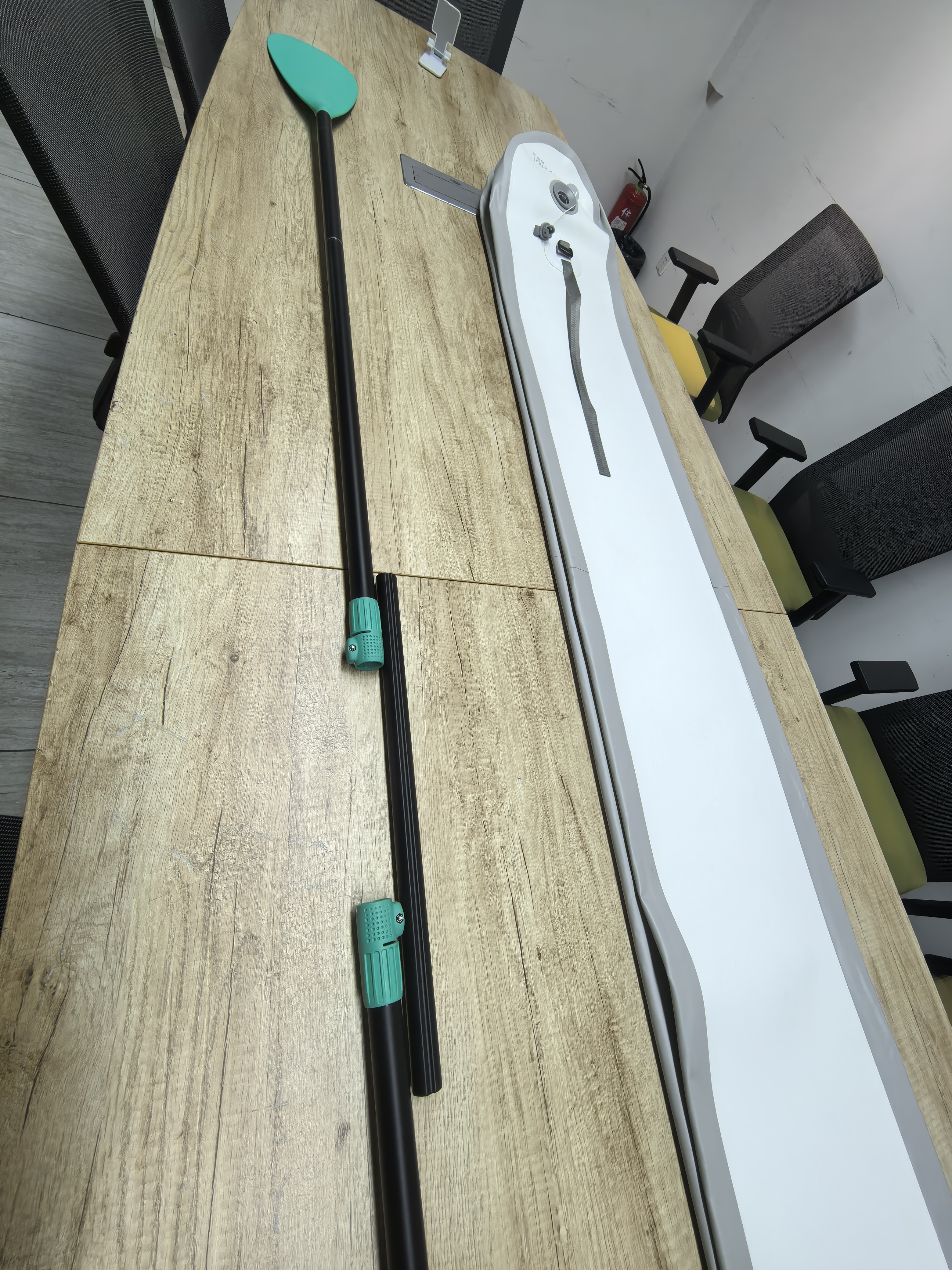 Play.do!Paddle paired with Airbag for tent, used for inflating roof top tent