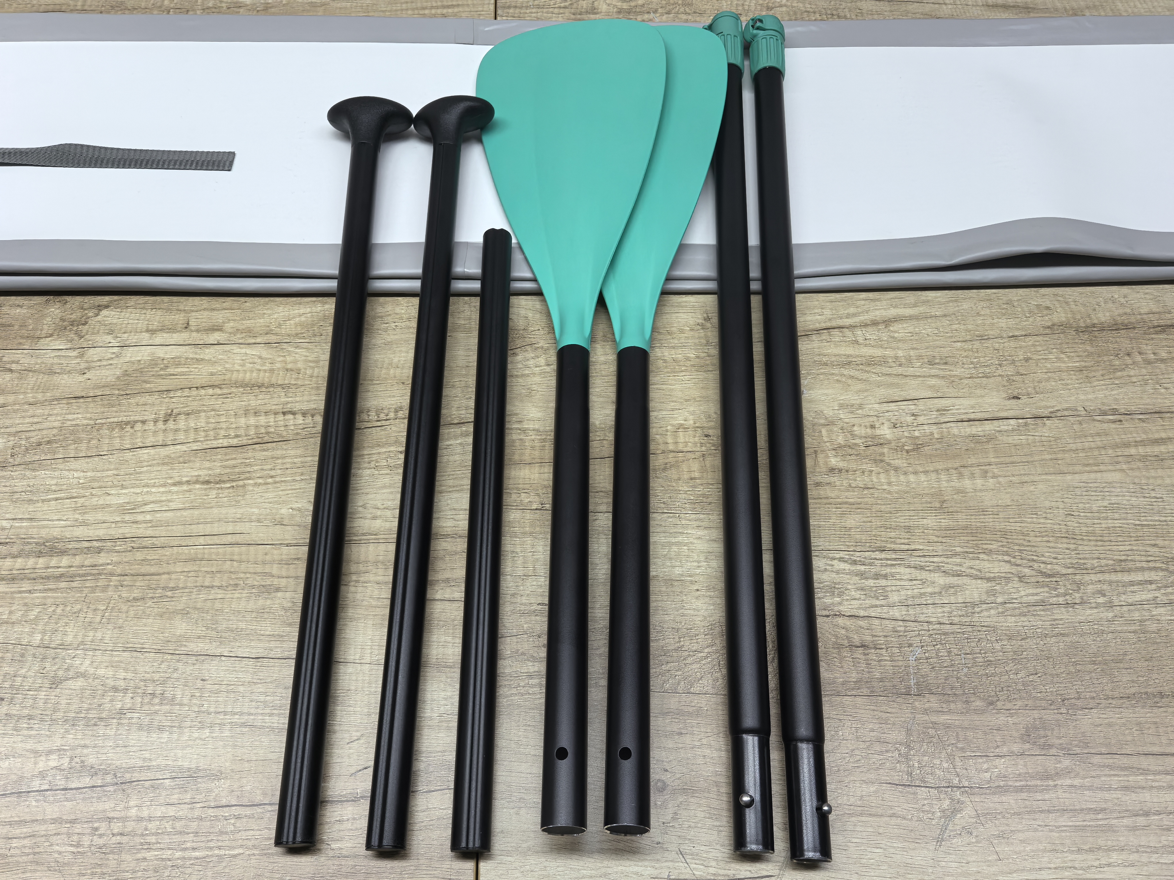 Play.do!Paddle paired with Airbag for tent, used for inflating roof top tent