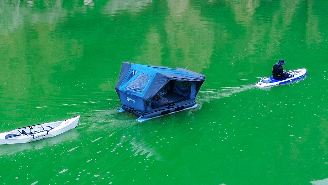 Cover image of blogger 5: Inflatable roof tent Osprey gliding in water