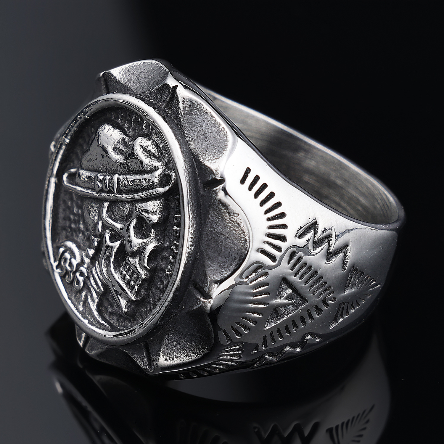 Skull pattern ring