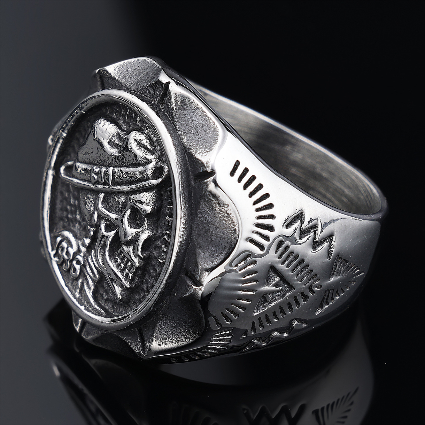Skull pattern ring