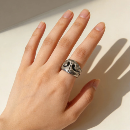 The Rose of the Rebel Ring