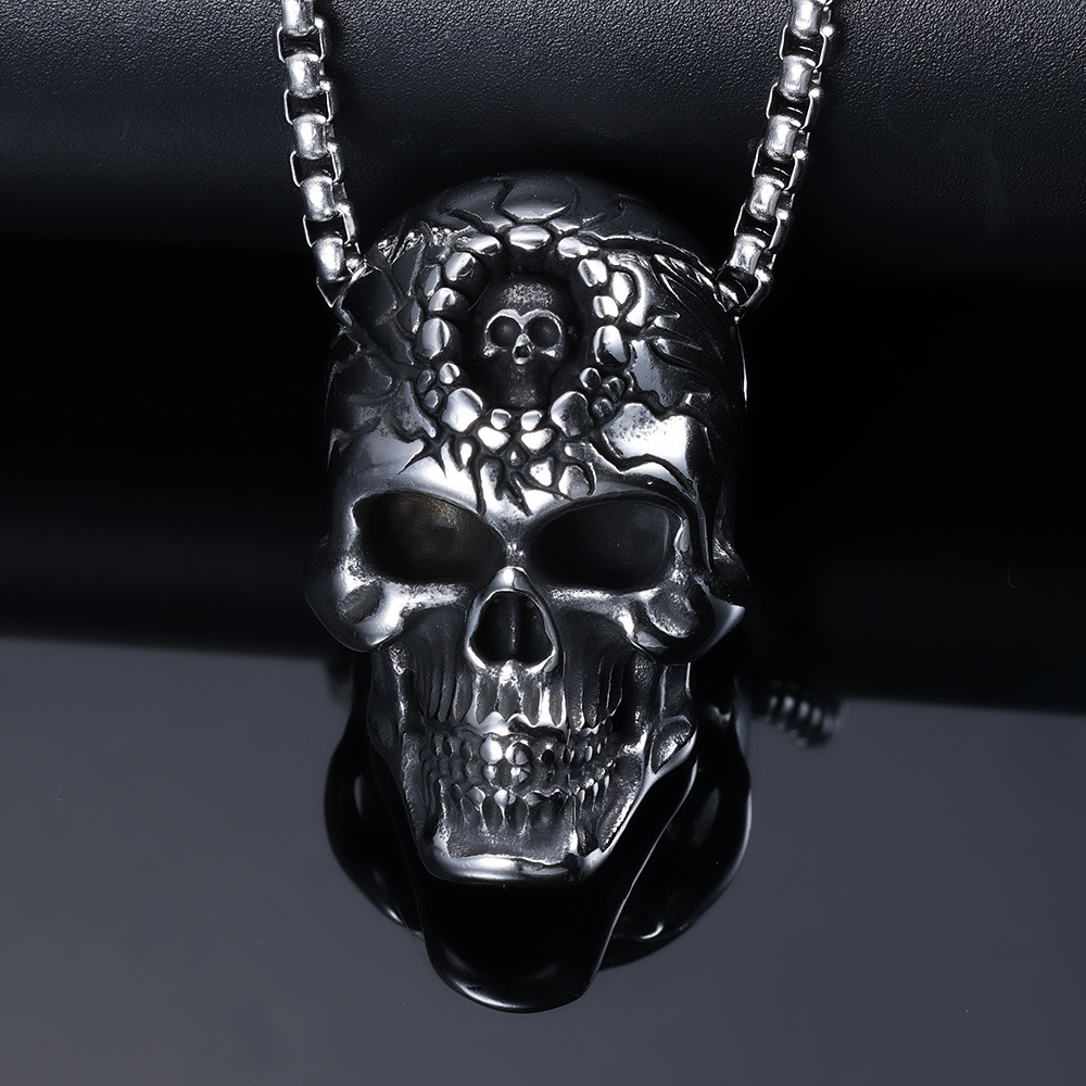 Large and small skull necklace