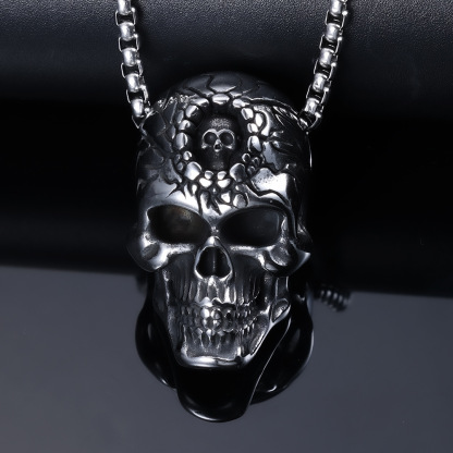 Large and small skull necklace