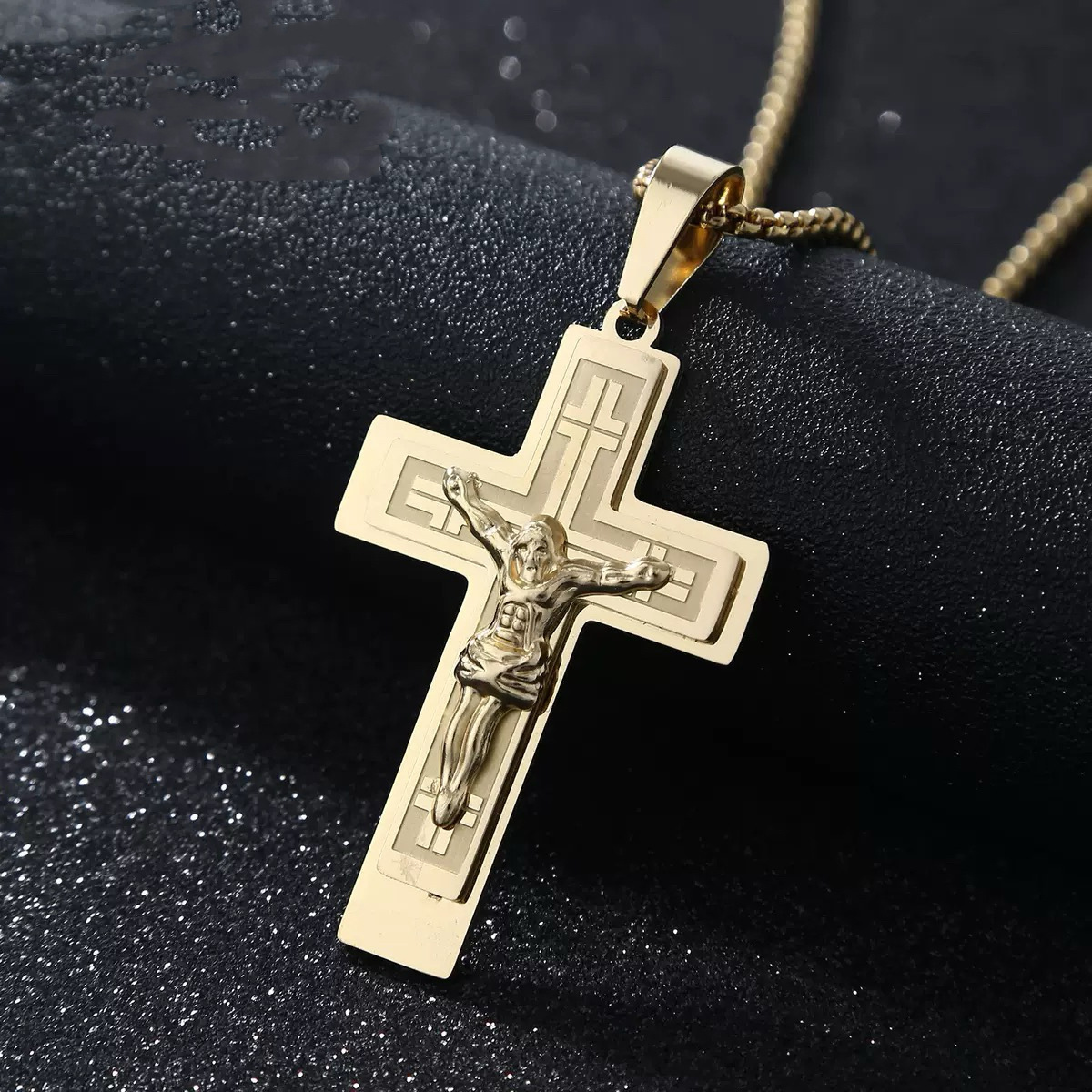 Cross pendant