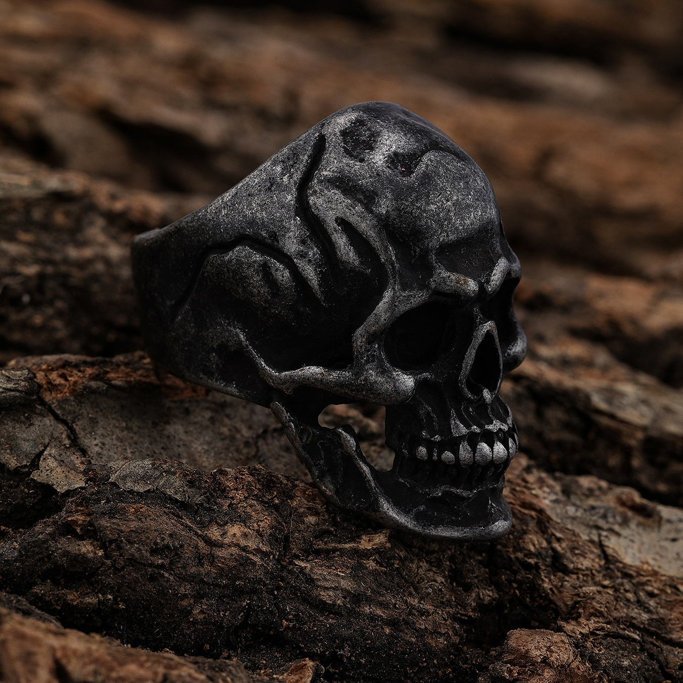 Giant skull ring