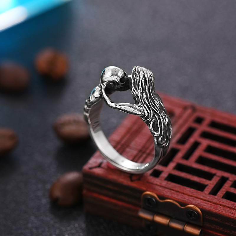 "Kiss of Death" Sterling Silver Skull Ring