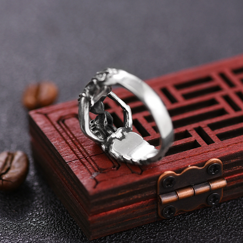 "Kiss of Death" Sterling Silver Skull Ring