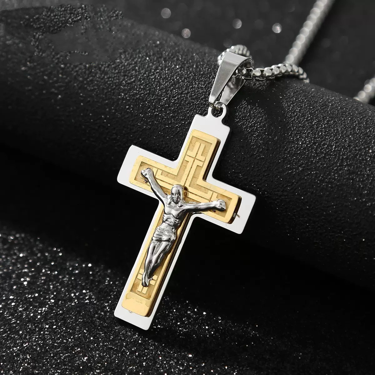 Cross pendant