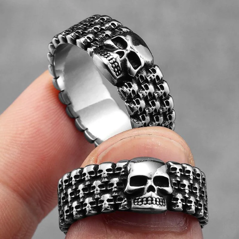 Gothic skull ring