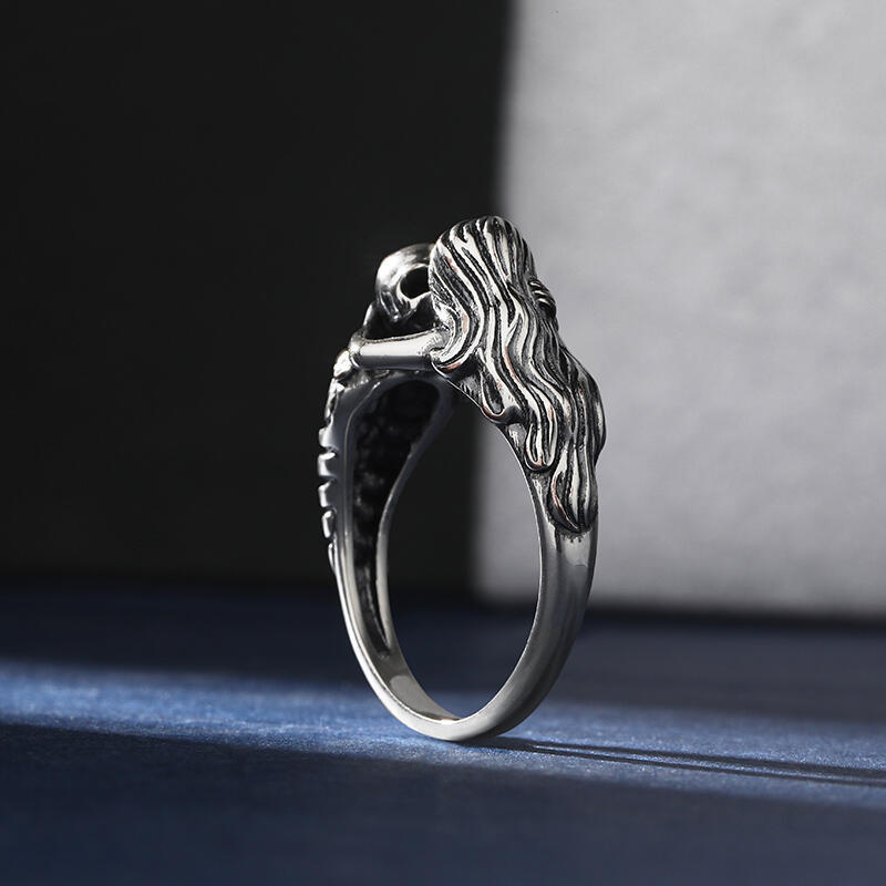 "Kiss of Death" Sterling Silver Skull Ring