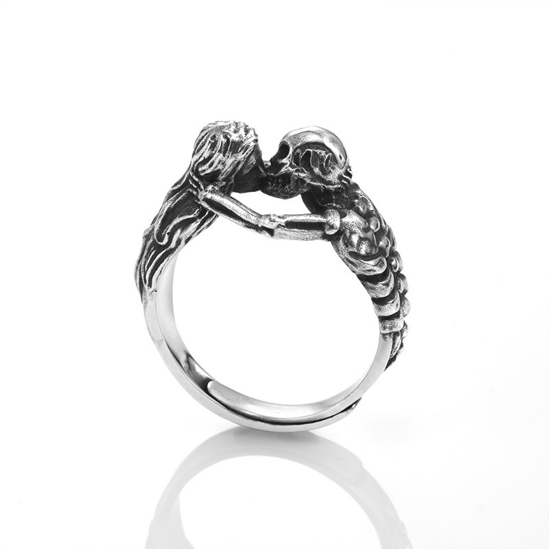 "Kiss of Death" Sterling Silver Skull Ring