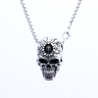 Large and small skull necklace