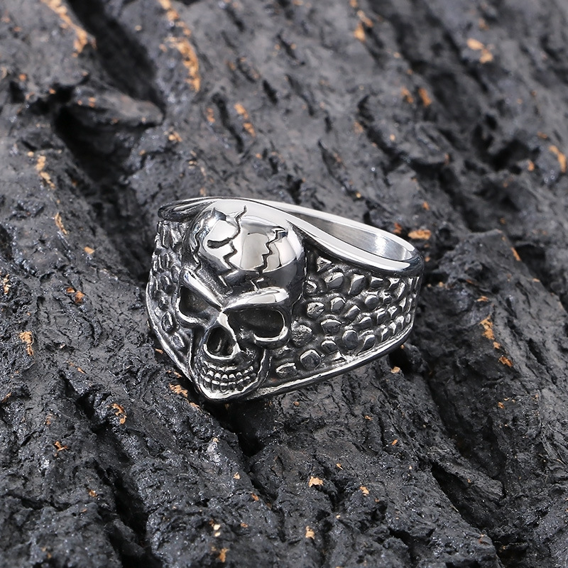 Punk skull ring