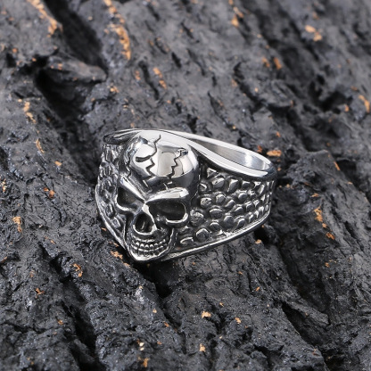 Punk skull ring