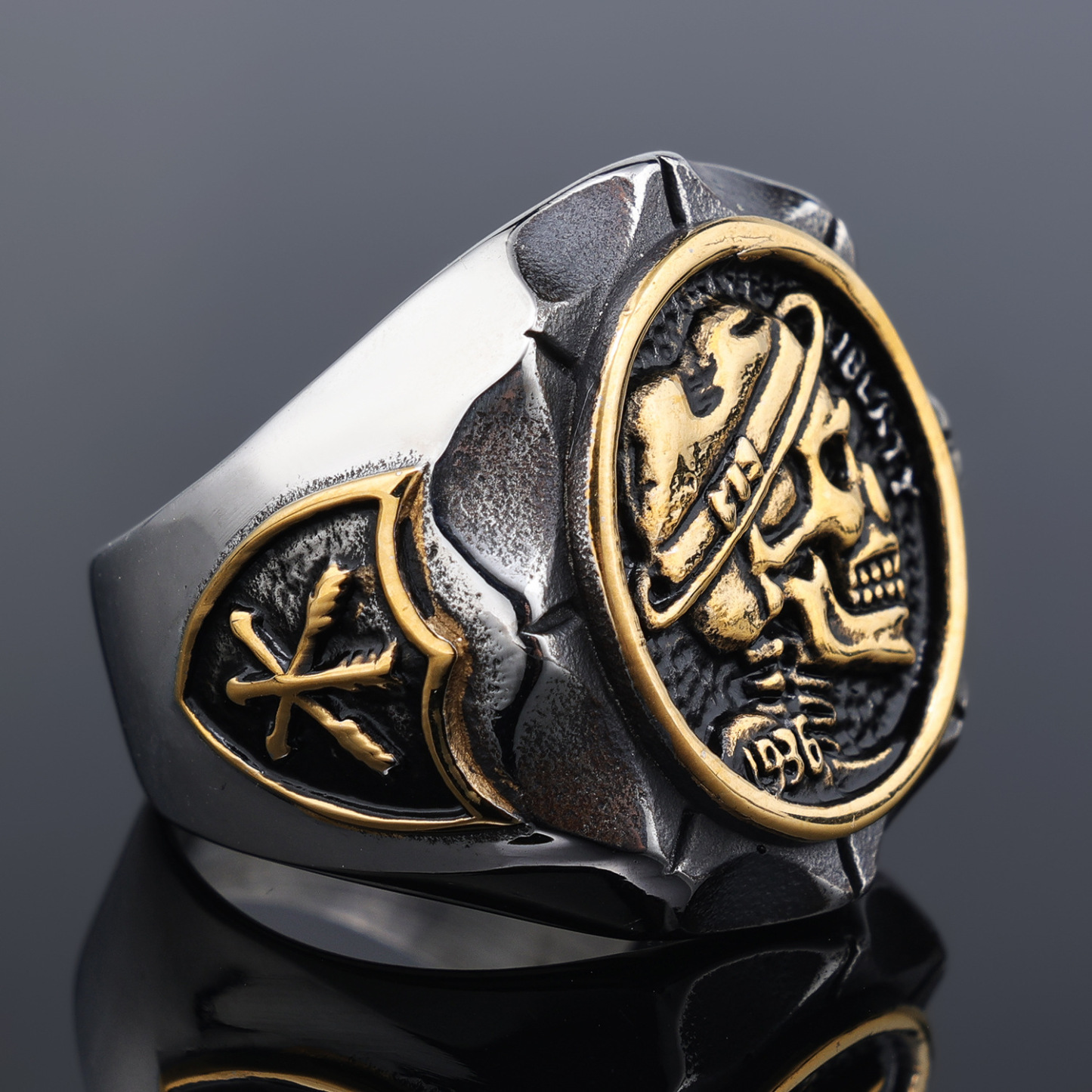 Skull pattern ring