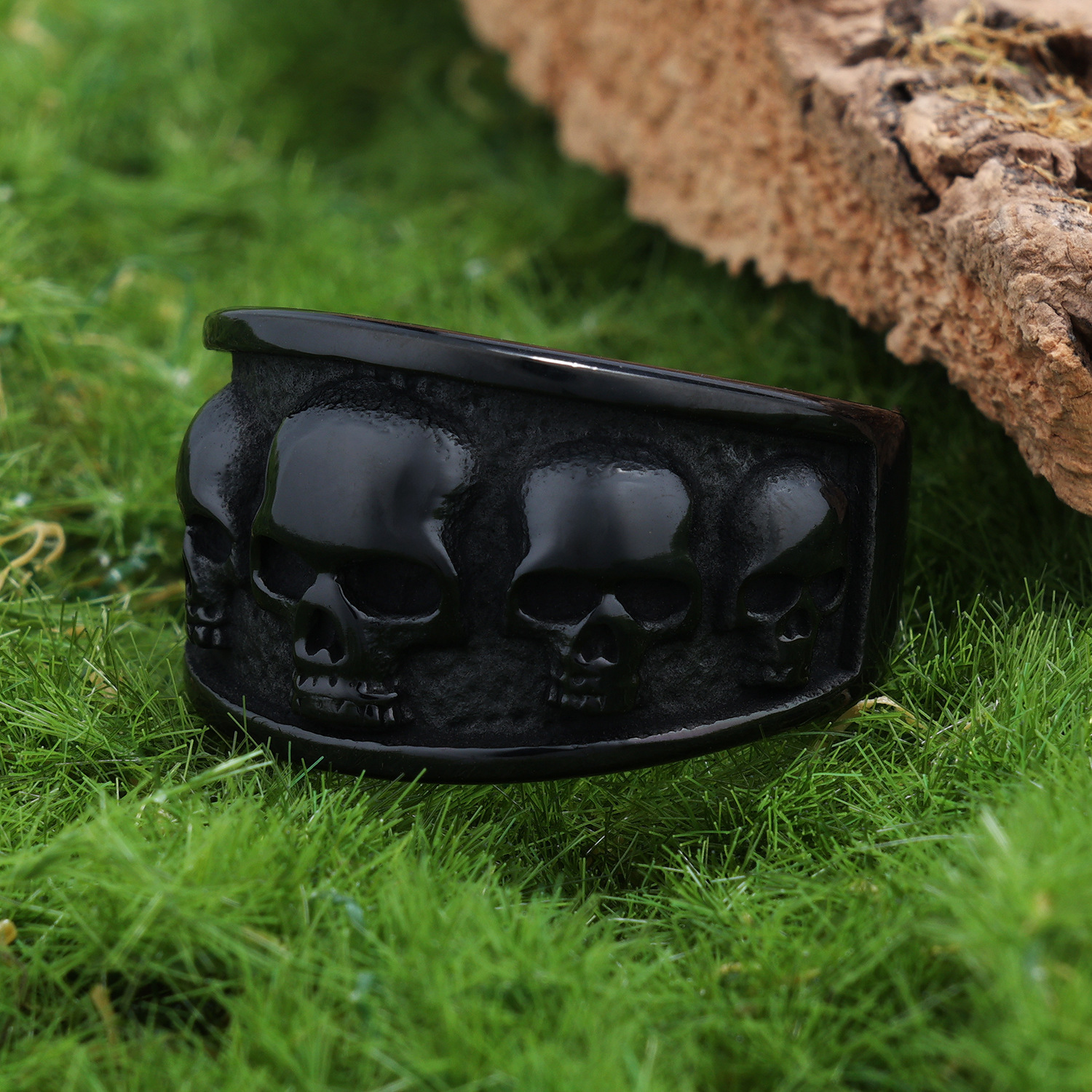 Skull hoop ring