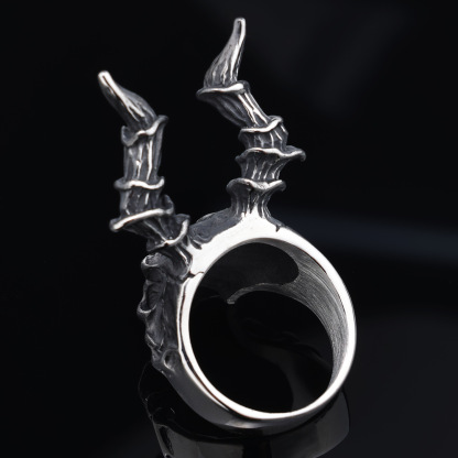 Punk style sheep horn skull ring