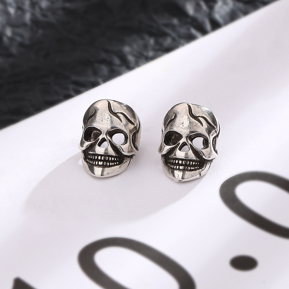 Skull ear clip