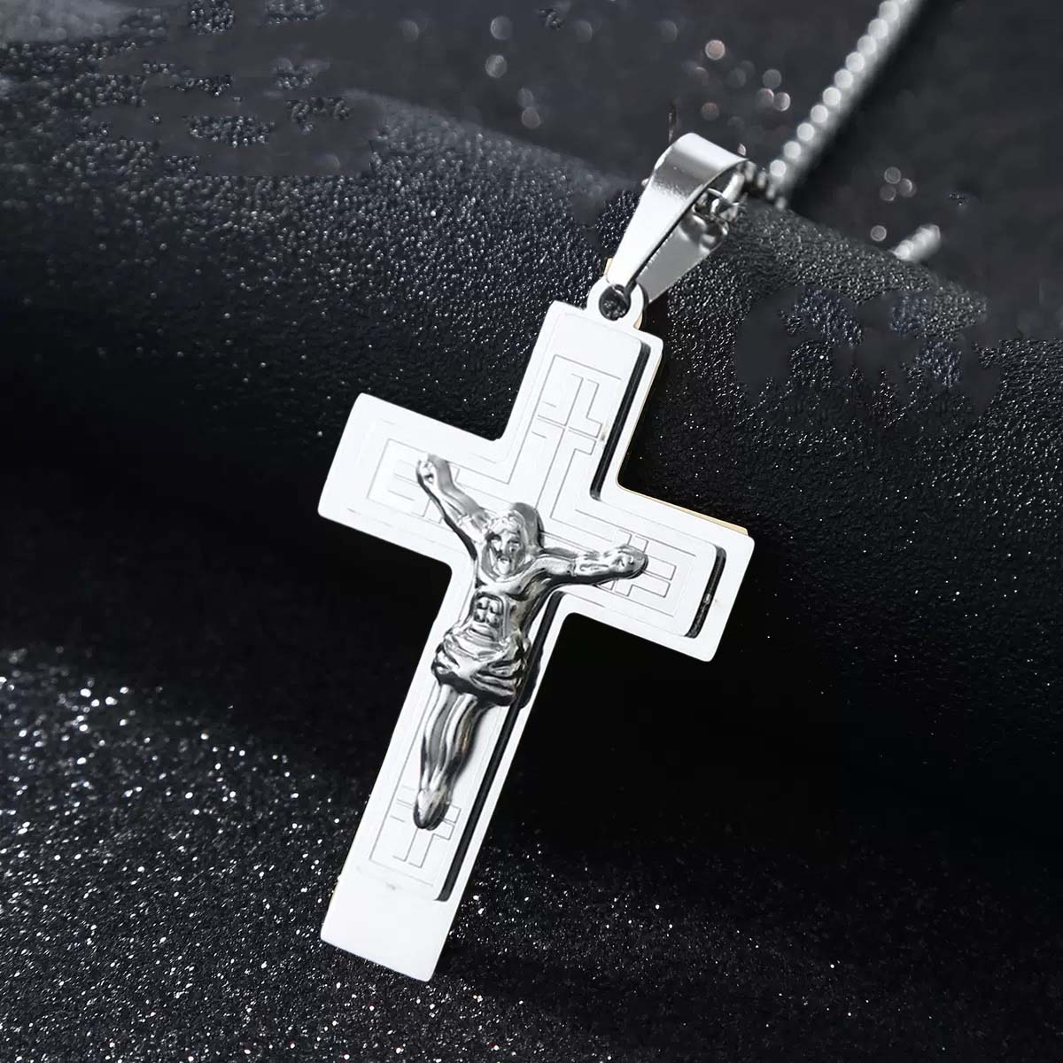Cross pendant