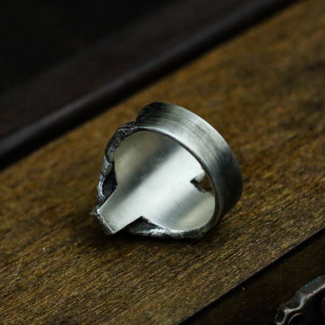 Old coffin skull finger ring