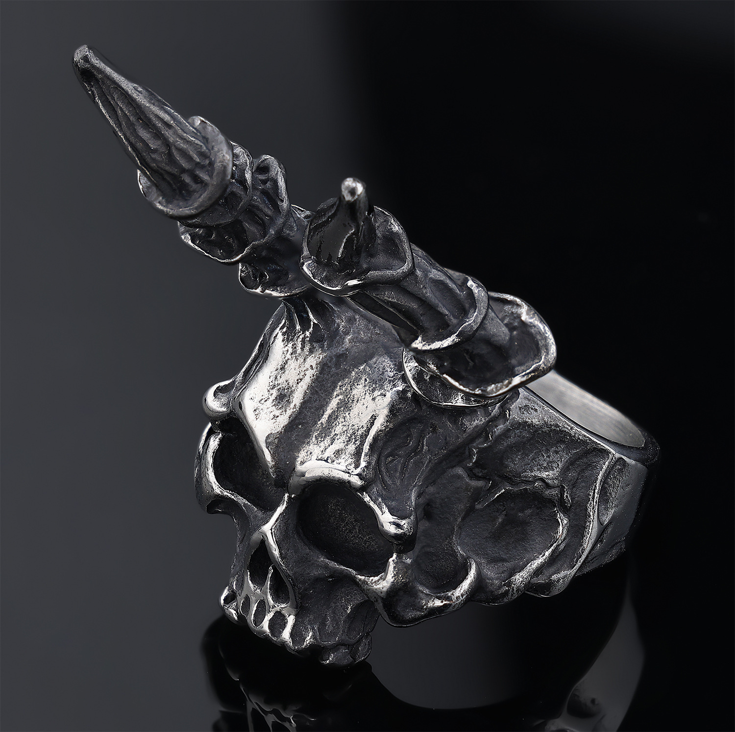 Punk style sheep horn skull ring