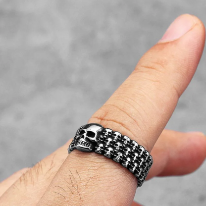 Gothic skull ring
