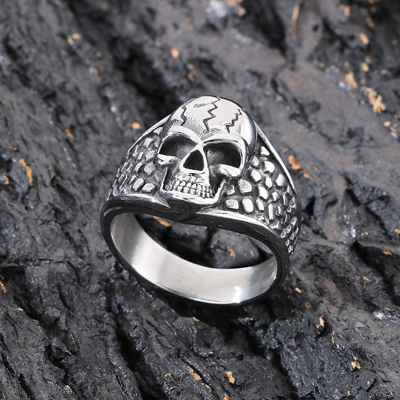 Punk skull ring