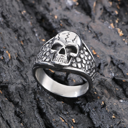 Punk skull ring