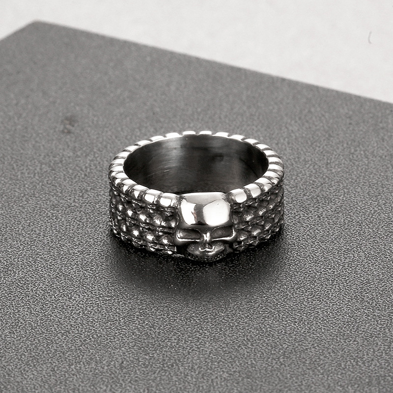 Gothic skull ring