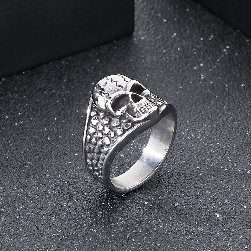 Punk skull ring