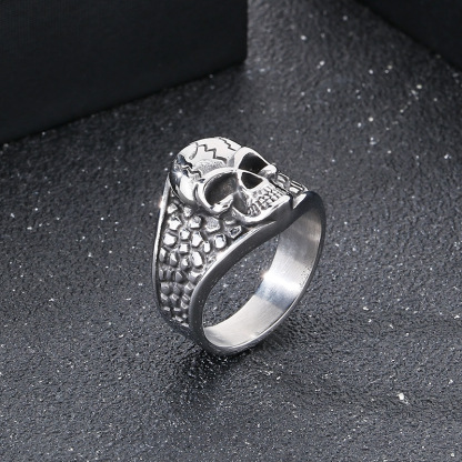 Punk skull ring