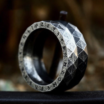 Vintage diamond personality ring