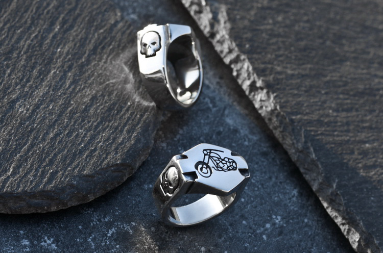 Skull motorcycle ring
