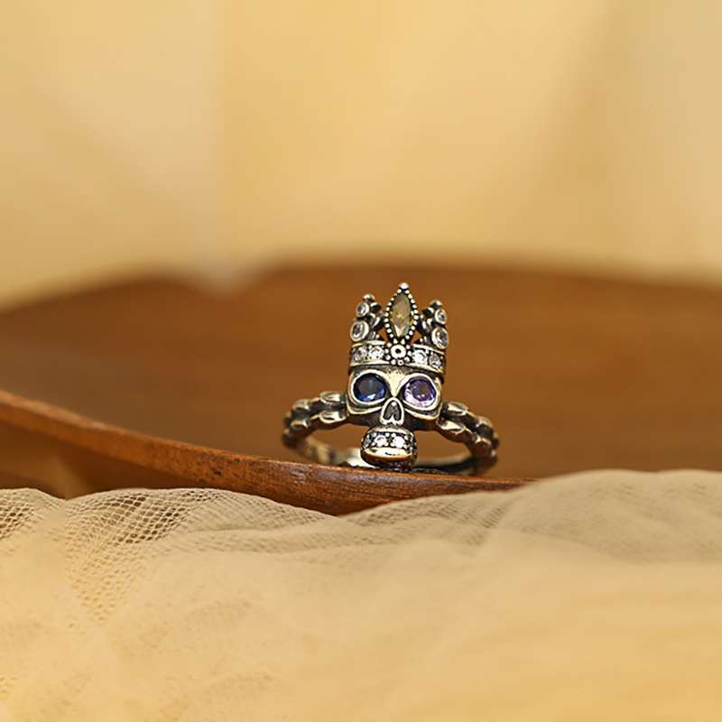 King skull ring niche design