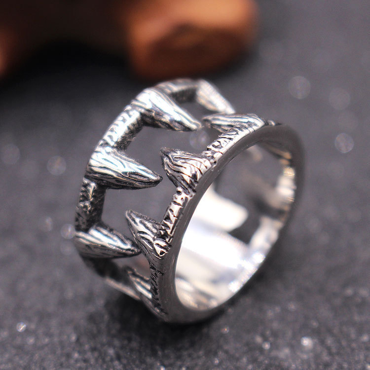 Soul-Eating Fang Ring