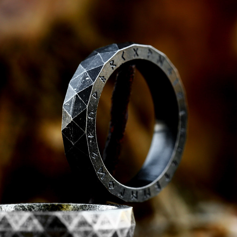 Vintage diamond personality ring